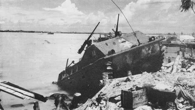 LVT-1 AMPHIBIOUS VEHICLE (Alligator)