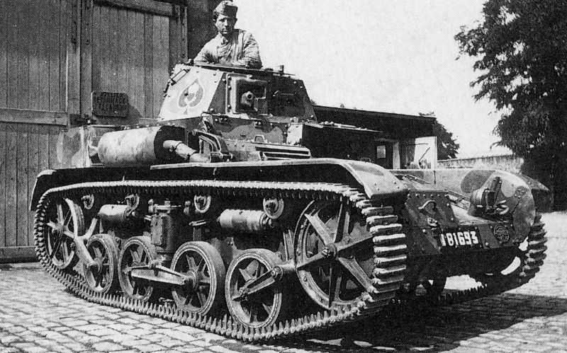 AMR 33 (Automitrailleuse de Reconnaissance)