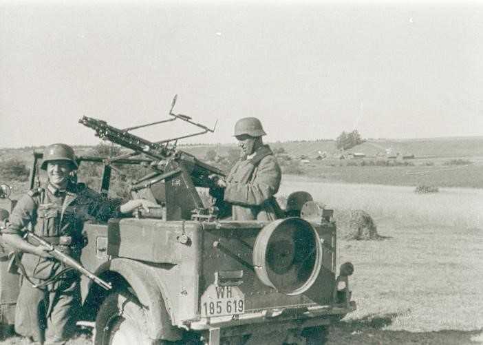 TRUPPENLUFTSCHUTZKRAFTWAGEN (Kfz 4)