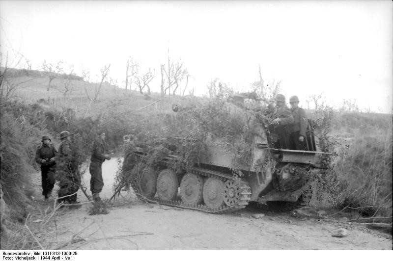  15cm SCHWERES INFANTERIEGESCHÜTZ 33/1 AUF SELBSTFAHRLAFETTE 38(t) (Sf) AUSF K (Sd. Kfz 138/1) 