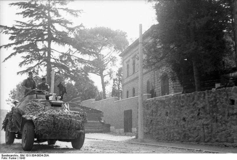 Sd.Kfz 222 LEICHTE PANZERSPÄHWAGEN (4-Räd)