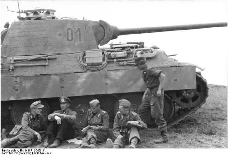 PANZERBEFEHLSWAGEN MIT 7.5cm L/70 KwK 42