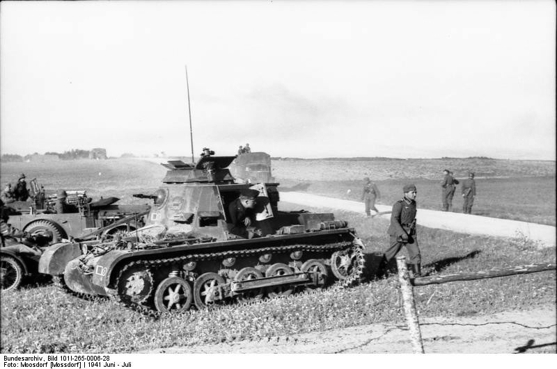 KLEINER PANZERBEFEHLSWAGEN (SD.KFZ 265)