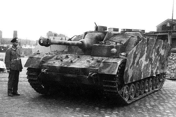 STURMGESCHÜTZ IV (Sd.Kfz 167)